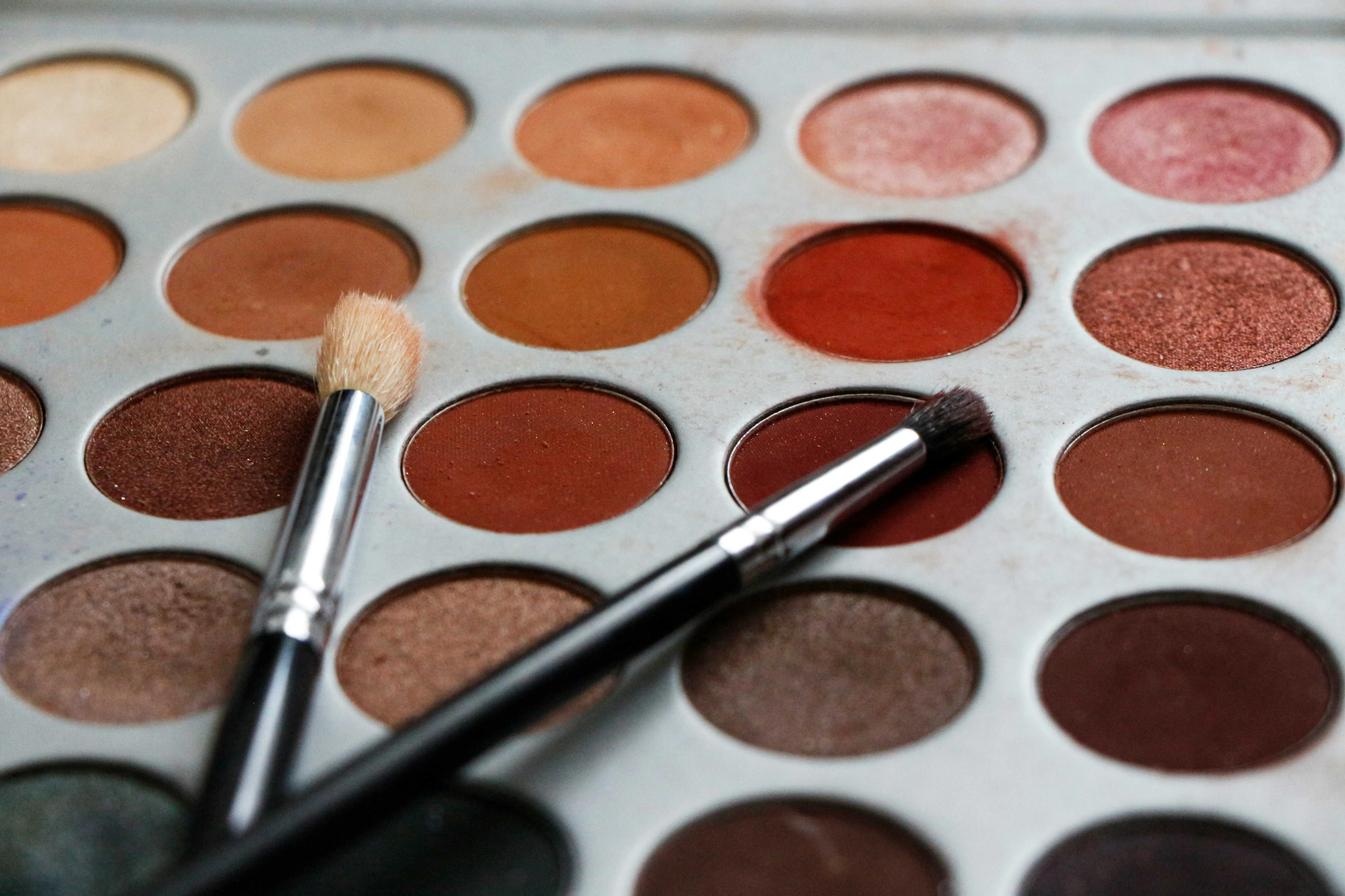 Makeup Bag Essentials Checklist